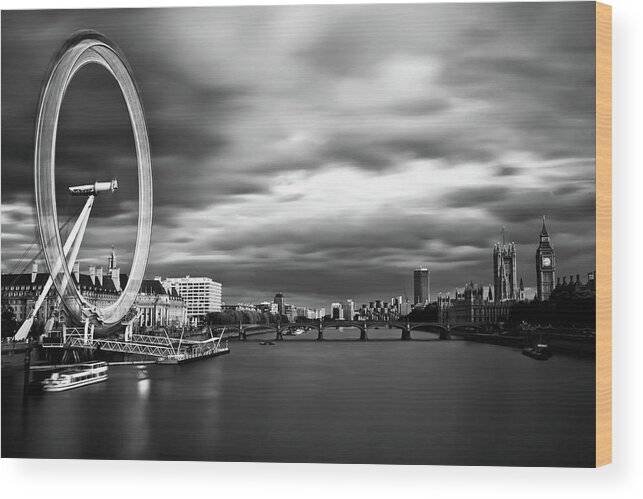 London Wood Print featuring the photograph Movement by Arthit Somsakul