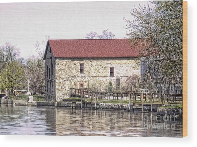 Erie Canal Wood Print featuring the photograph Old stone house on the canal by Jim Lepard