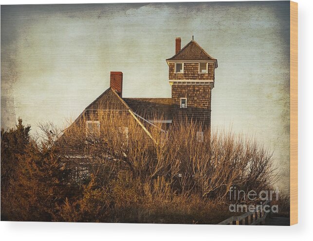 Sandy Hook Wood Print featuring the photograph On the Hook by Debra Fedchin