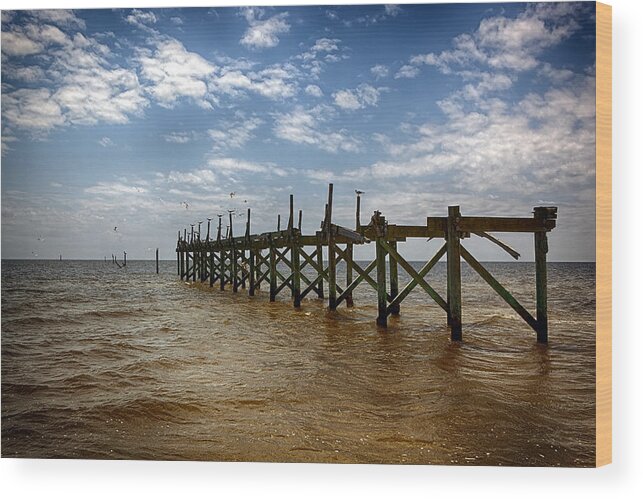 Mississippi Wood Print featuring the photograph Pier One by Sennie Pierson