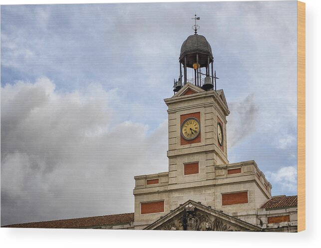 Madrid Wood Print featuring the photograph Reloj de Gobernacion 1 by Pablo Lopez