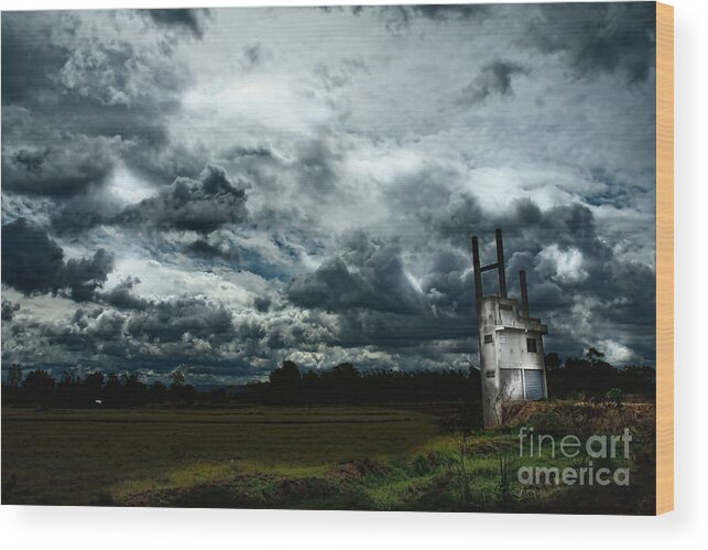 Tornado Wood Print featuring the photograph Sky by Thammasak Kanjananul