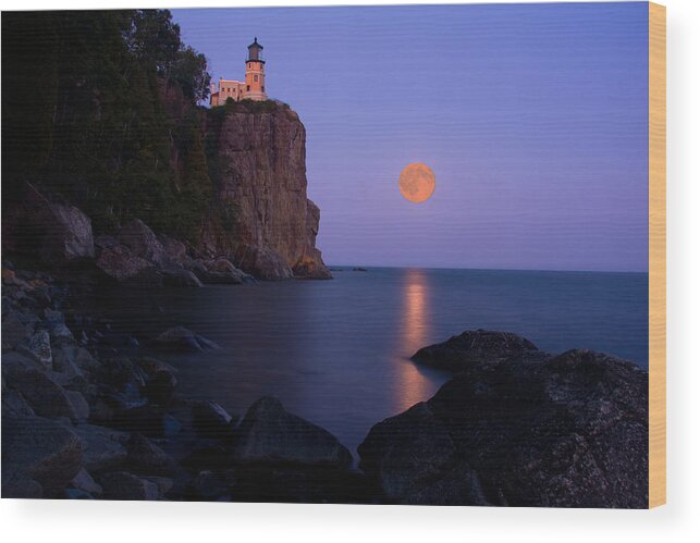 Split Rock Lighthouse Wood Print featuring the photograph Split Rock Lighthouse - Full Moon by Wayne Moran