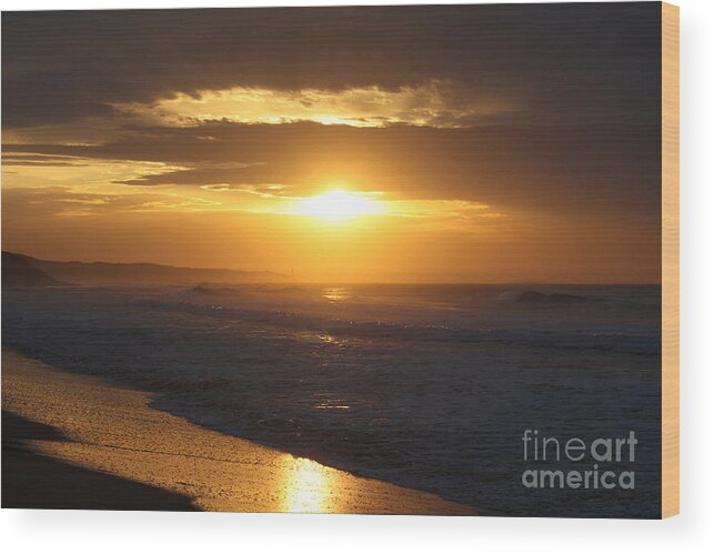  Beach Wood Print featuring the photograph Sunrise over Point Lonsdale by Linda Lees
