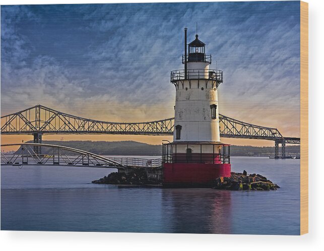 Tappanzee Wood Print featuring the photograph Tarrytown Light by Susan Candelario