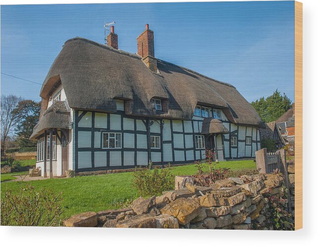 Ashton-under-hill Wood Print featuring the photograph Thatched Cottage Ashton under Hill Worcestershire by David Ross