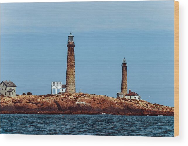  Wood Print featuring the photograph The cape Ann lighthouse on Thacher Island by Jeff Folger