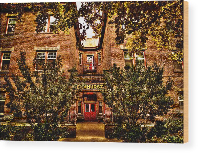 Pullman Wood Print featuring the photograph The Elmhurst Apartments in Pullman Washington by David Patterson