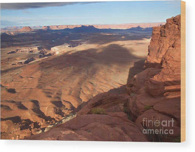 Canyon Lands Wood Print featuring the photograph The Valley so Low by Jim Garrison