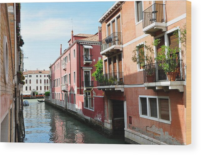 Venice Wood Print featuring the photograph Venice Canal by Sue Morris