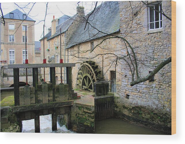 2679 Wood Print featuring the photograph Waterwheel in Carentan by Gordon Elwell