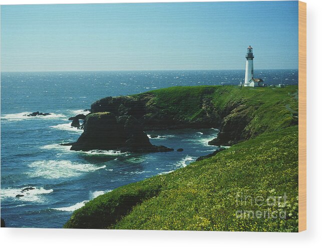 Oregon Wood Print featuring the photograph Yaquina Head Lighthouse by Bruce Roberts
