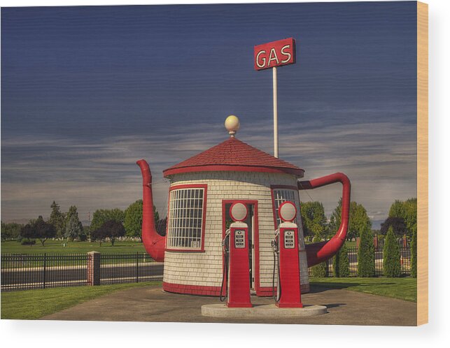 Zillah Wood Print featuring the photograph Zillah Teapot Dome Service Station by Mark Kiver