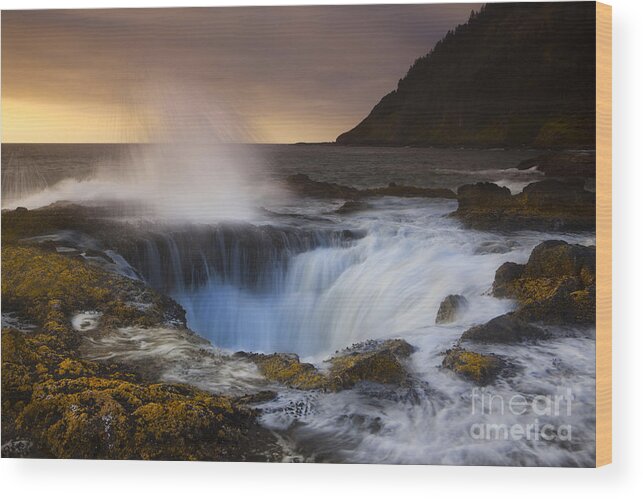 Coast Wood Print featuring the photograph Thor's Well #1 by Keith Kapple