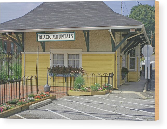 Train Wood Print featuring the photograph Black Mountain Train Depot by Lou Belcher