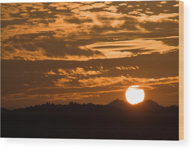 Sunset Wood Print featuring the photograph Days End by Ian Middleton