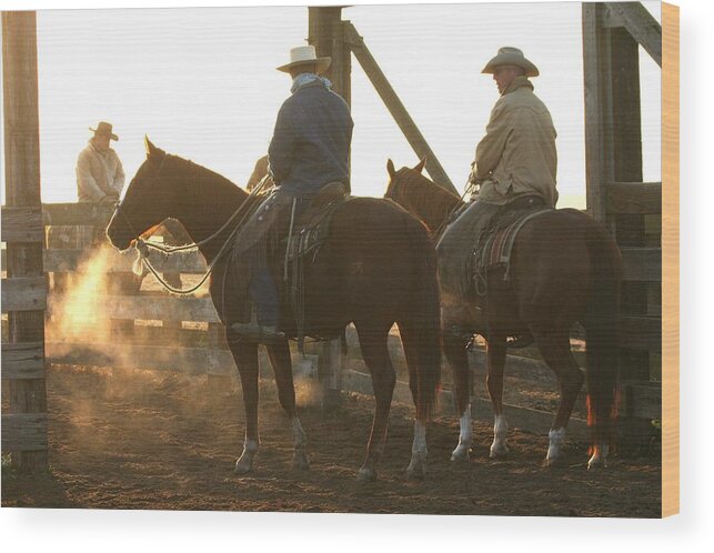 Working Cowboys Wood Print featuring the photograph Discussin The Day by Diane Bohna