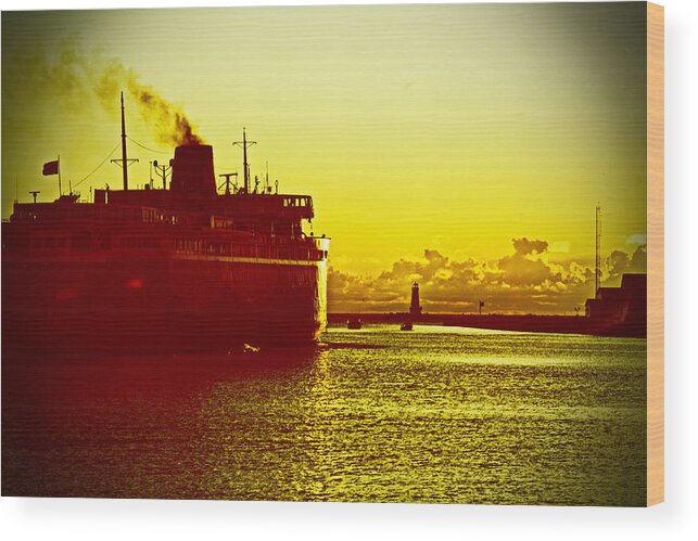 Badger Wood Print featuring the photograph Leaving Port by Randall Cogle