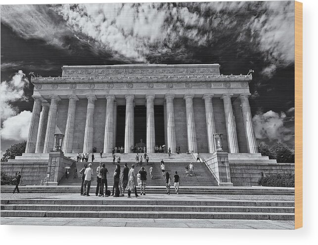Abraham Lincoln Wood Print featuring the photograph Lincoln Memorial in Black and White by Lori Coleman