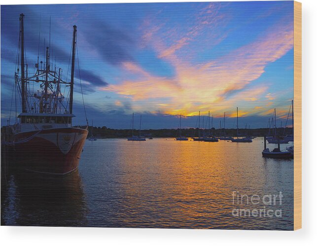 Atlantic Wood Print featuring the photograph Day's End #1 by Joe Geraci