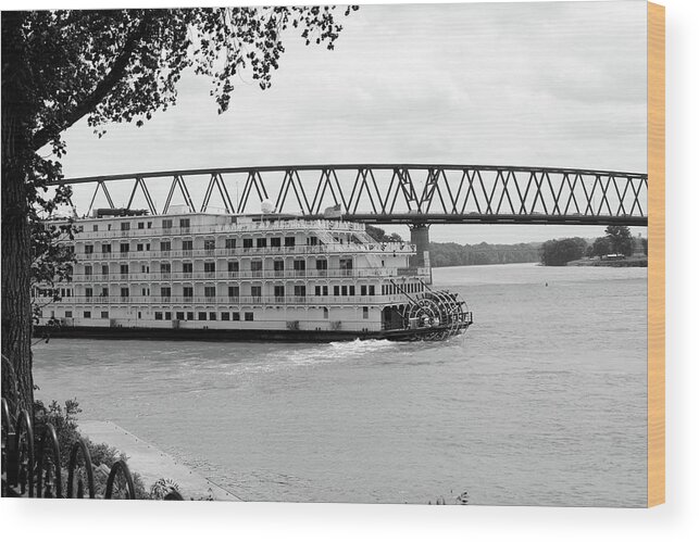  Wood Print featuring the photograph Queen of the Mississippi by Holden The Moment