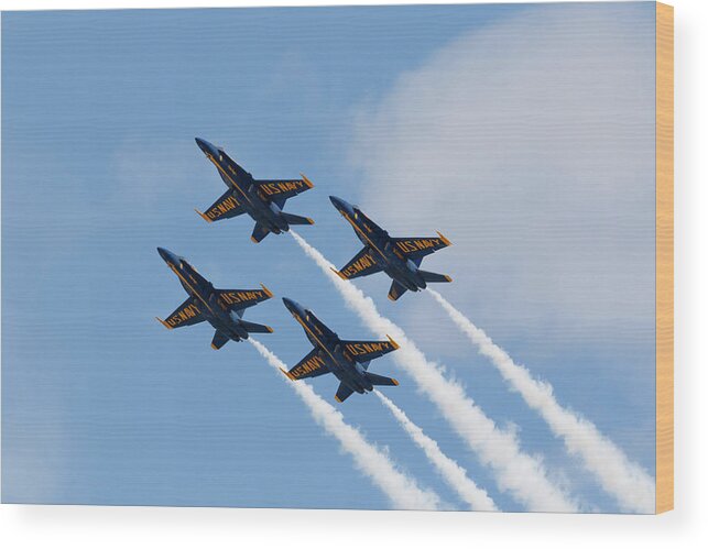  Wood Print featuring the photograph Airshow 10 by Les Greenwood
