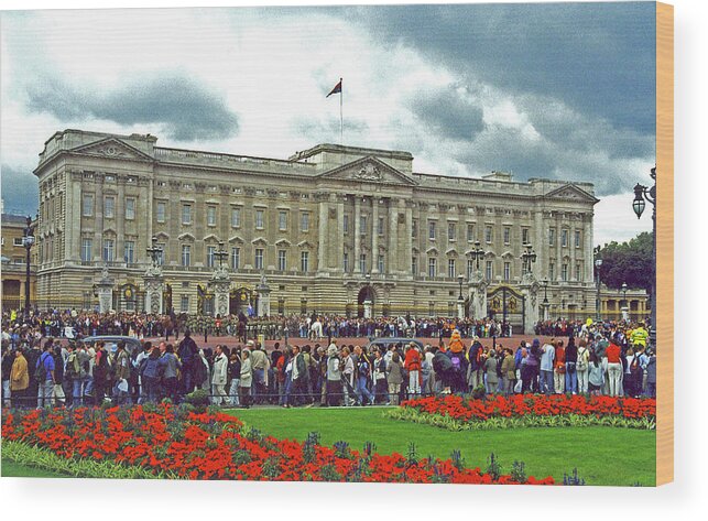 Buckingham Wood Print featuring the photograph Buckingham Palace by Richard Krebs