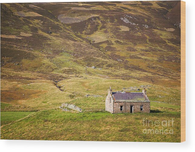 Cottage Wood Print featuring the photograph Cairngorms cottage by Jane Rix