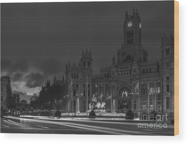 Spain Wood Print featuring the photograph Cibeles Square Madrid Spain by Pablo Avanzini