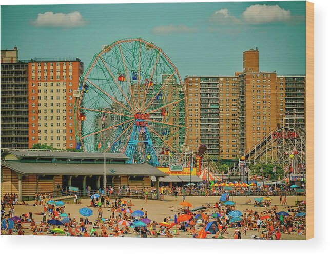 Amusement Park Wood Print featuring the photograph Coney Island by Dorival Moreira