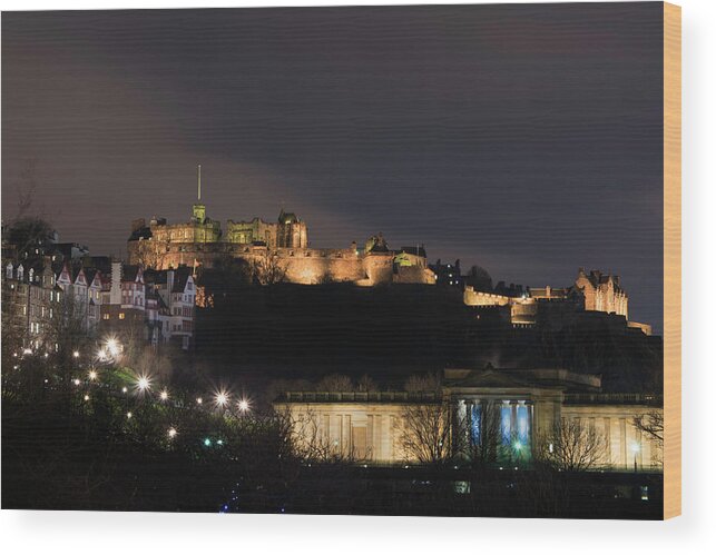 Edinburgh Wood Print featuring the photograph Edinburgh Castle at Night by Veli Bariskan