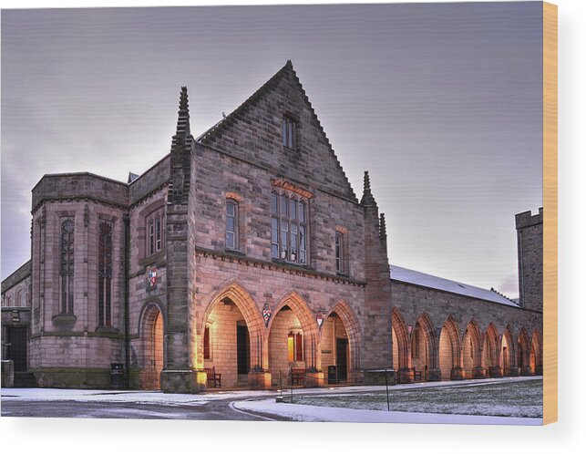 King's College Wood Print featuring the photograph Elphinstone Hall - University of Aberdeen by Veli Bariskan