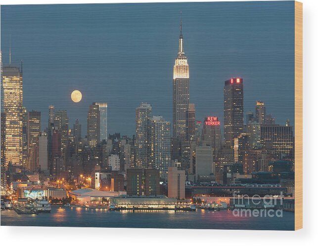 Clarence Holmes Wood Print featuring the photograph Full Moon Rising Over New York City II by Clarence Holmes