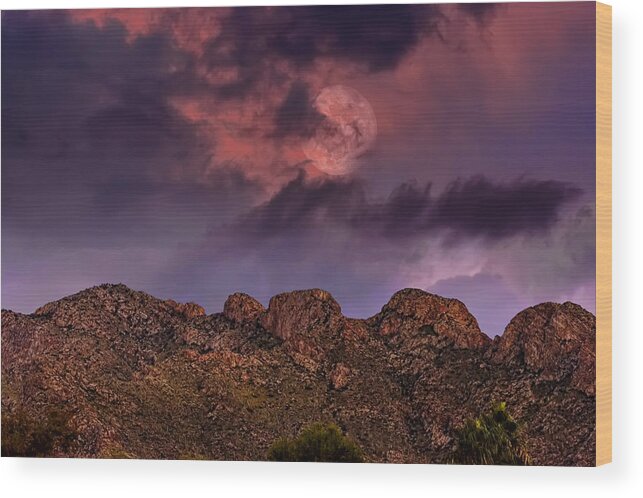 Oro Valley Wood Print featuring the photograph Hallow Moon by Mark Myhaver