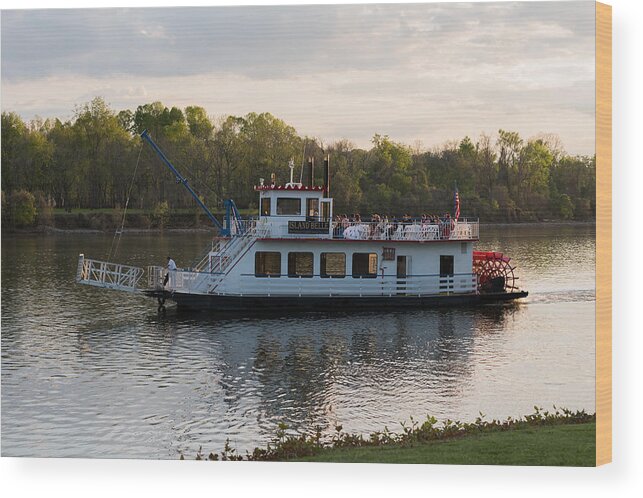 Island Belle Wood Print featuring the photograph Island Belle Sternwheeler by Holden The Moment