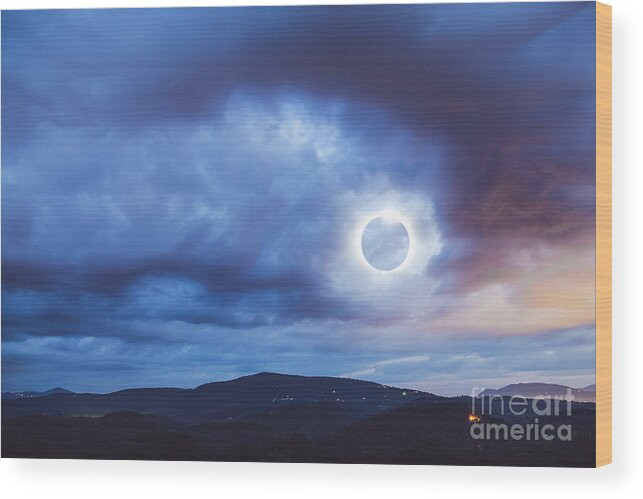 Stargate Wood Print featuring the photograph Jewls by Robert Loe