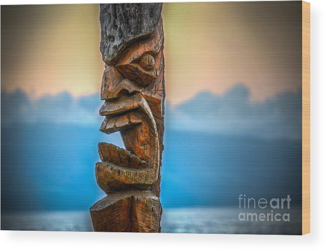 Ka'anapali Wood Print featuring the photograph Ka'anapali Tiki by Kelly Wade