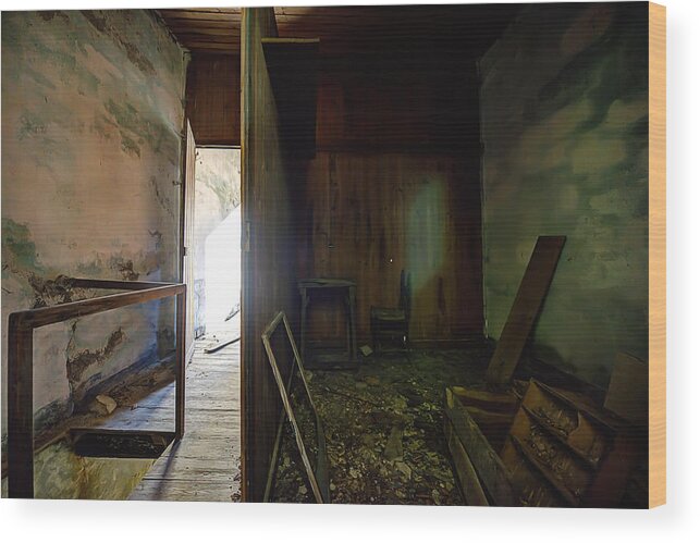 Zoagli Wood Print featuring the photograph Let The Sun Shine In The Zoagli Abandoned Home by Enrico Pelos