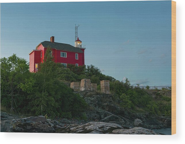 Lighthouse Wood Print featuring the photograph Marquette Harbor Lighthouse 2 by Steve L'Italien