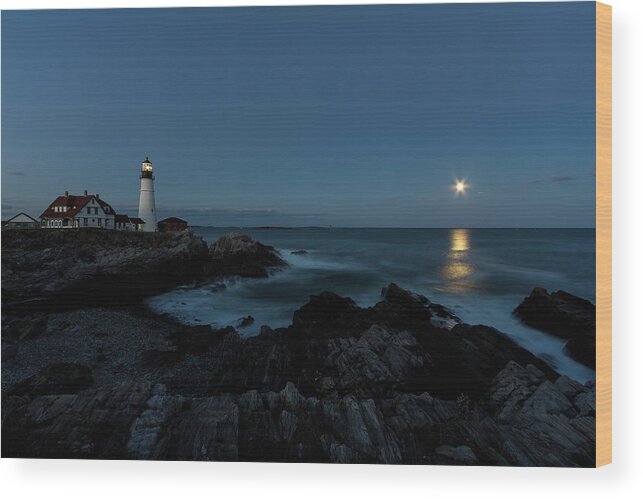 Moon Wood Print featuring the photograph Moon Rise at Portland Headlight by Darryl Hendricks