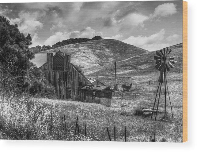 Gray Wood Print featuring the photograph Old Barn by Bruce Bottomley