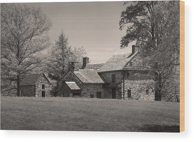 Historic Wood Print featuring the photograph Old Pennsylvania Homestead by Gordon Beck