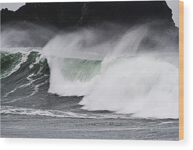 Pacific Ocean Waves And Wind Wood Print featuring the digital art Pacific Ocean Waves And Wind by Tom Janca