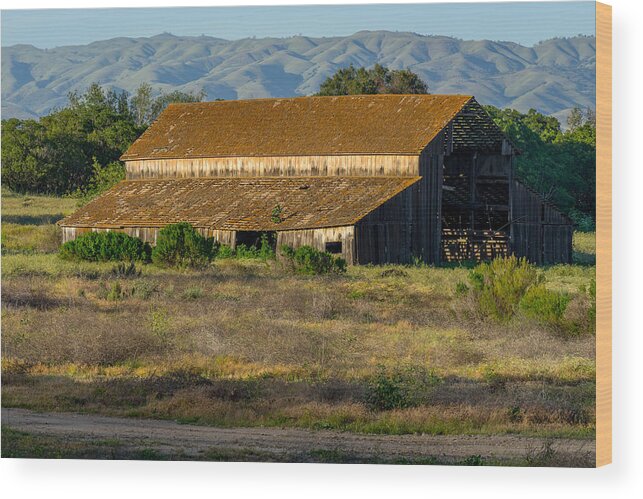 Old Barn Wood Print featuring the photograph River Road Barn by Derek Dean