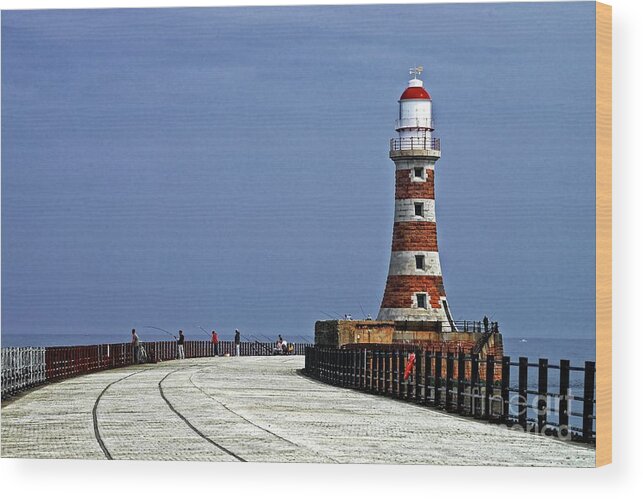 Roker Wood Print featuring the photograph Roker Lighthouse Sunderland by Martyn Arnold