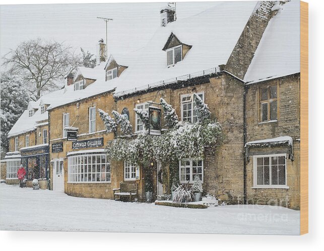 The Queens Head Wood Print featuring the photograph Snow on the Wold by Tim Gainey