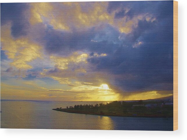 Hilo Wood Print featuring the photograph Sun on Hilo by Phyllis Spoor