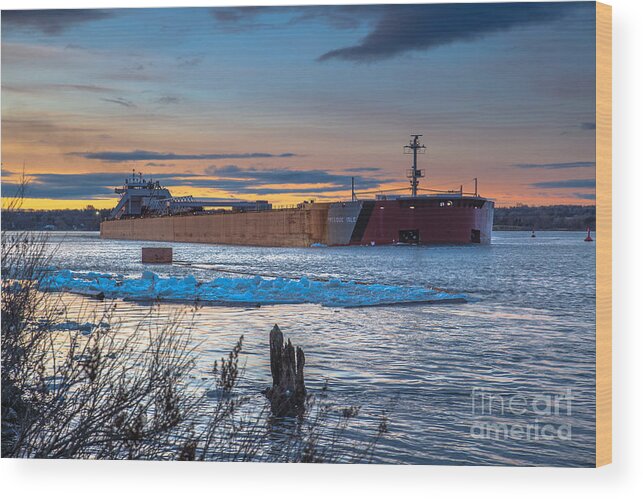 Presque Isle Tug Wood Print featuring the photograph Sunset on the Presque Isle 7824 by Norris Seward