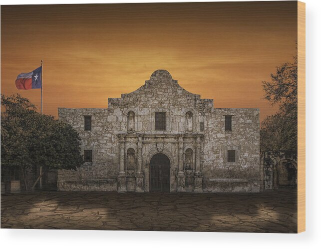 Texas Wood Print featuring the photograph The Alamo Mission in San Antonio by Randall Nyhof