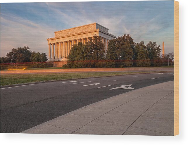 City Wood Print featuring the photograph The Lincoln Memorial by Jonathan Nguyen